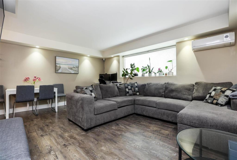 100 Killarney, 2 Bedrooms Bedrooms, 7 Rooms Rooms,1 BathroomBathrooms,Condominium,For Sale,Killarney