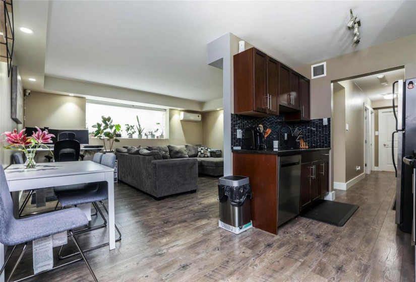 100 Killarney, 2 Bedrooms Bedrooms, 7 Rooms Rooms,1 BathroomBathrooms,Condominium,For Sale,Killarney