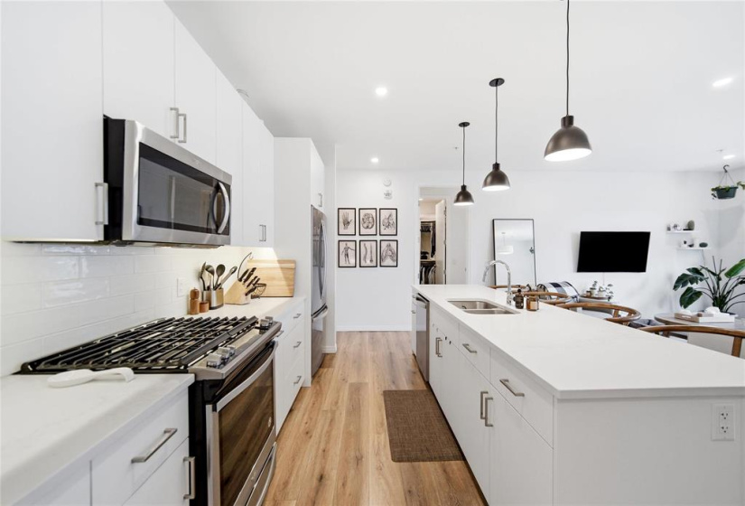 958 McMillan, 2 Bedrooms Bedrooms, 9 Rooms Rooms,2 BathroomsBathrooms,Condominium,For Sale,McMillan