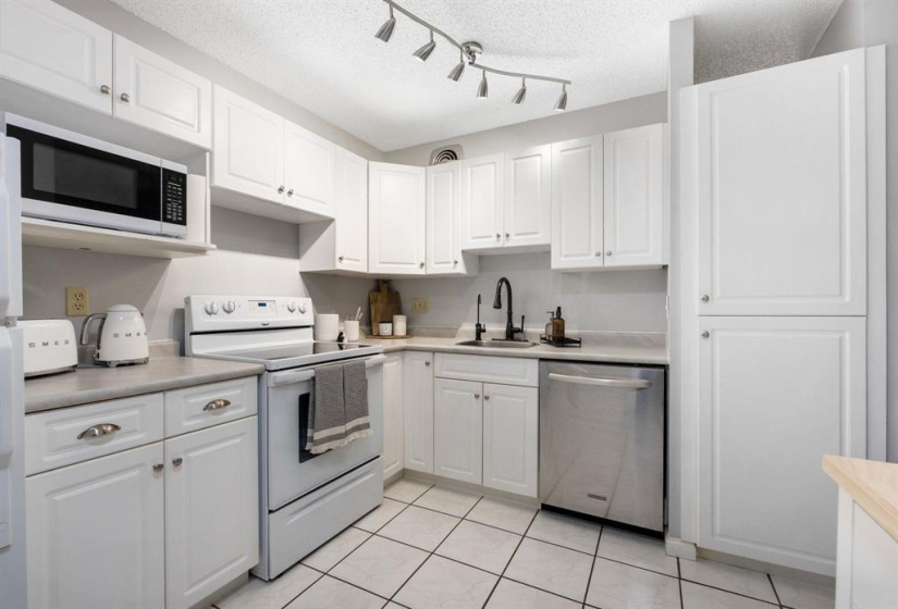 109 Swindon, 1 Bedroom Bedrooms, 5 Rooms Rooms,1 BathroomBathrooms,Condominium,For Sale,Swindon
