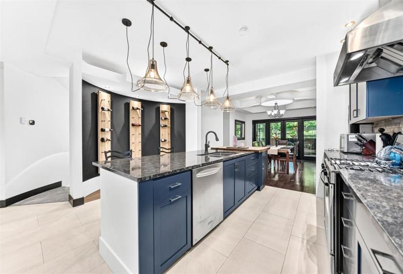 546 Kingsway, 3 Bedrooms Bedrooms, 14 Rooms Rooms,2 BathroomsBathrooms,Residential,For Sale,Kingsway