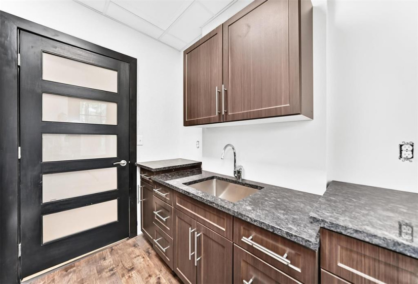 546 Kingsway, 3 Bedrooms Bedrooms, 14 Rooms Rooms,2 BathroomsBathrooms,Residential,For Sale,Kingsway