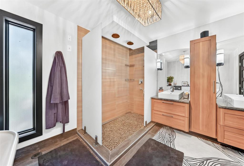 546 Kingsway, 3 Bedrooms Bedrooms, 14 Rooms Rooms,2 BathroomsBathrooms,Residential,For Sale,Kingsway