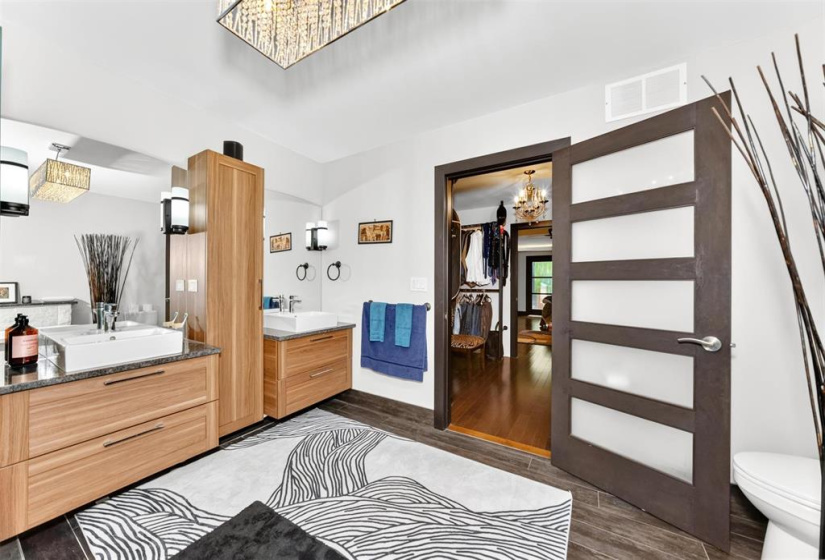 546 Kingsway, 3 Bedrooms Bedrooms, 14 Rooms Rooms,2 BathroomsBathrooms,Residential,For Sale,Kingsway