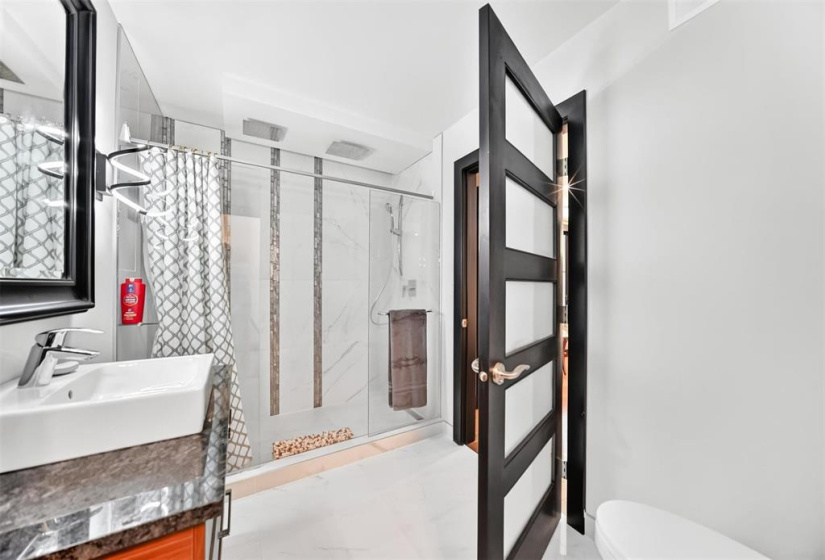 546 Kingsway, 3 Bedrooms Bedrooms, 14 Rooms Rooms,2 BathroomsBathrooms,Residential,For Sale,Kingsway