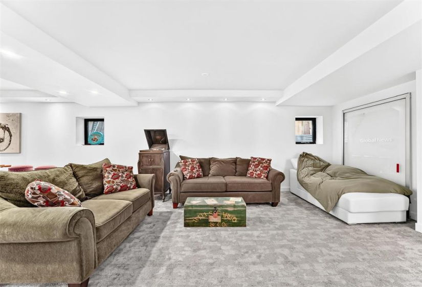 546 Kingsway, 3 Bedrooms Bedrooms, 14 Rooms Rooms,2 BathroomsBathrooms,Residential,For Sale,Kingsway