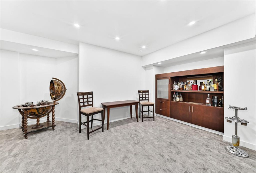 546 Kingsway, 3 Bedrooms Bedrooms, 14 Rooms Rooms,2 BathroomsBathrooms,Residential,For Sale,Kingsway