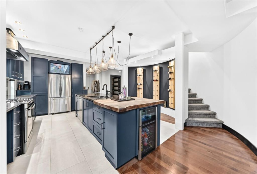 546 Kingsway, 3 Bedrooms Bedrooms, 14 Rooms Rooms,2 BathroomsBathrooms,Residential,For Sale,Kingsway