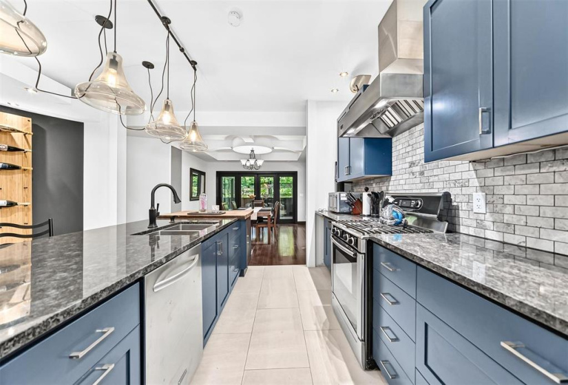 546 Kingsway, 3 Bedrooms Bedrooms, 14 Rooms Rooms,2 BathroomsBathrooms,Residential,For Sale,Kingsway