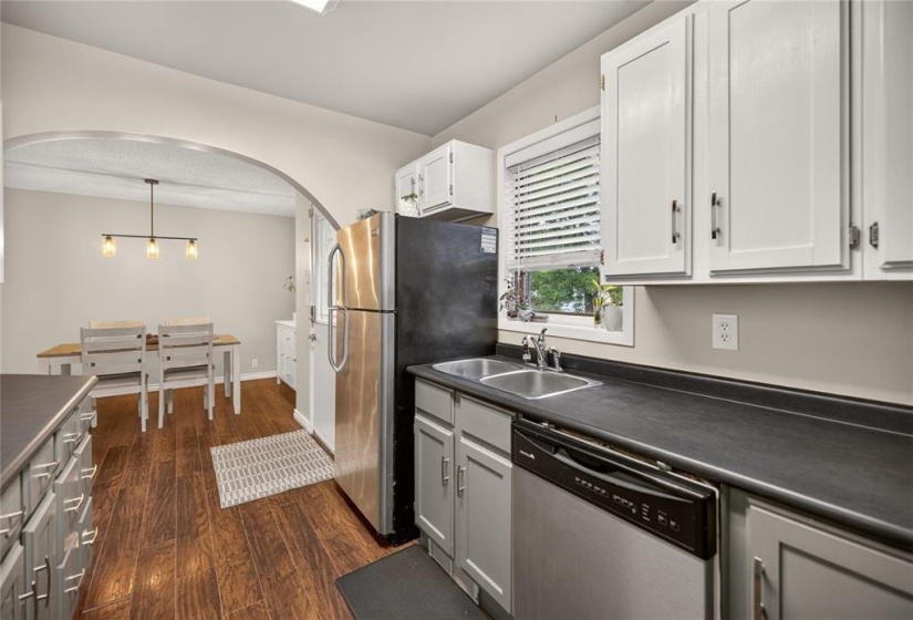 290 Burland, 3 Bedrooms Bedrooms, 12 Rooms Rooms,2 BathroomsBathrooms,Residential,For Sale,Burland