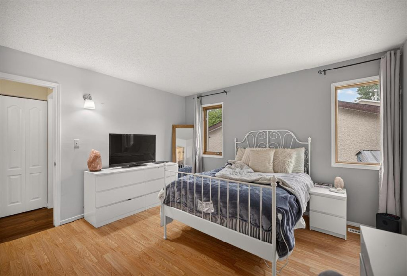 290 Burland, 3 Bedrooms Bedrooms, 12 Rooms Rooms,2 BathroomsBathrooms,Residential,For Sale,Burland