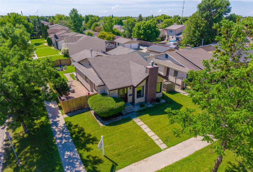 290 Burland, 3 Bedrooms Bedrooms, 12 Rooms Rooms,2 BathroomsBathrooms,Residential,For Sale,Burland