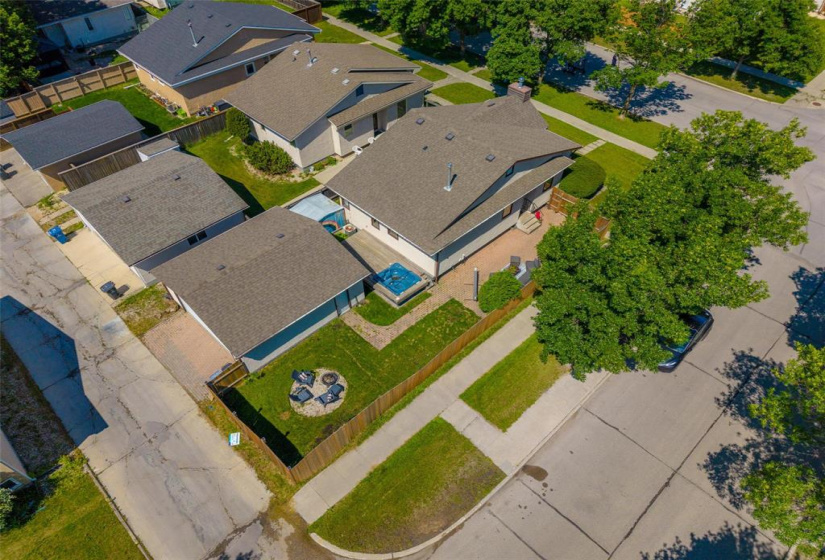 290 Burland, 3 Bedrooms Bedrooms, 12 Rooms Rooms,2 BathroomsBathrooms,Residential,For Sale,Burland