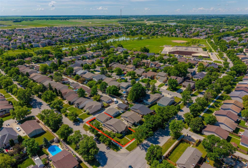 290 Burland, 3 Bedrooms Bedrooms, 12 Rooms Rooms,2 BathroomsBathrooms,Residential,For Sale,Burland