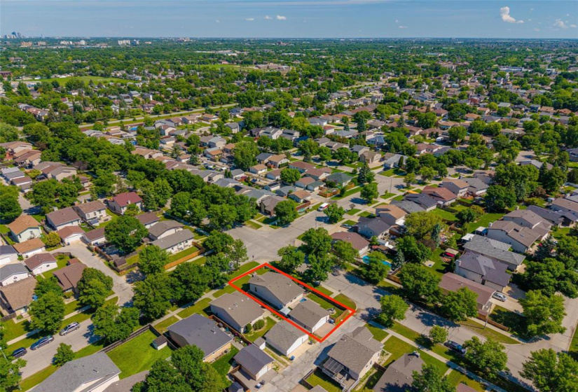 290 Burland, 3 Bedrooms Bedrooms, 12 Rooms Rooms,2 BathroomsBathrooms,Residential,For Sale,Burland