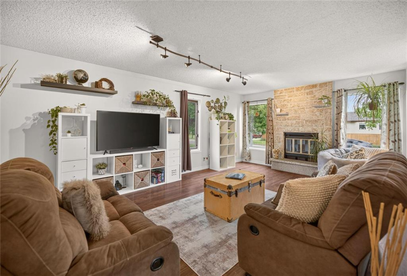 290 Burland, 3 Bedrooms Bedrooms, 12 Rooms Rooms,2 BathroomsBathrooms,Residential,For Sale,Burland