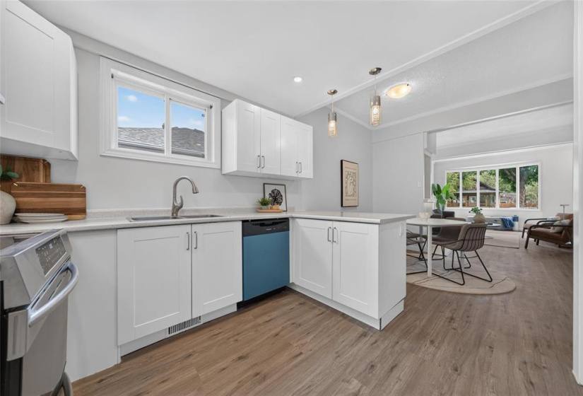 294 Semple, 3 Bedrooms Bedrooms, 10 Rooms Rooms,1 BathroomBathrooms,Residential,For Sale,Semple