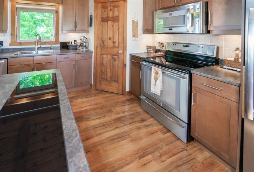 19 TANGLEWOOD BAY, 4 Bedrooms Bedrooms, 12 Rooms Rooms,3 BathroomsBathrooms,Residential,For Sale,TANGLEWOOD BAY