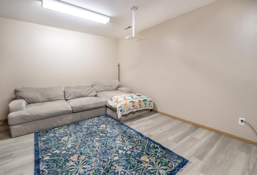 433 Prefontainw, 5 Bedrooms Bedrooms, 15 Rooms Rooms,2 BathroomsBathrooms,Residential,For Sale,Prefontainw
