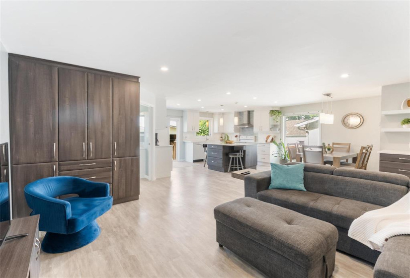 937 Dugas, 2 Bedrooms Bedrooms, 7 Rooms Rooms,2 BathroomsBathrooms,Residential,For Sale,Dugas
