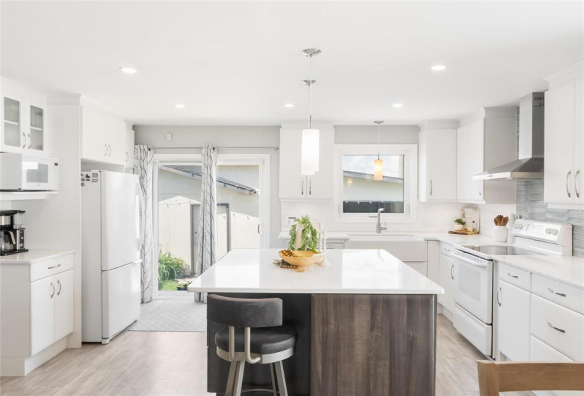 937 Dugas, 2 Bedrooms Bedrooms, 7 Rooms Rooms,2 BathroomsBathrooms,Residential,For Sale,Dugas