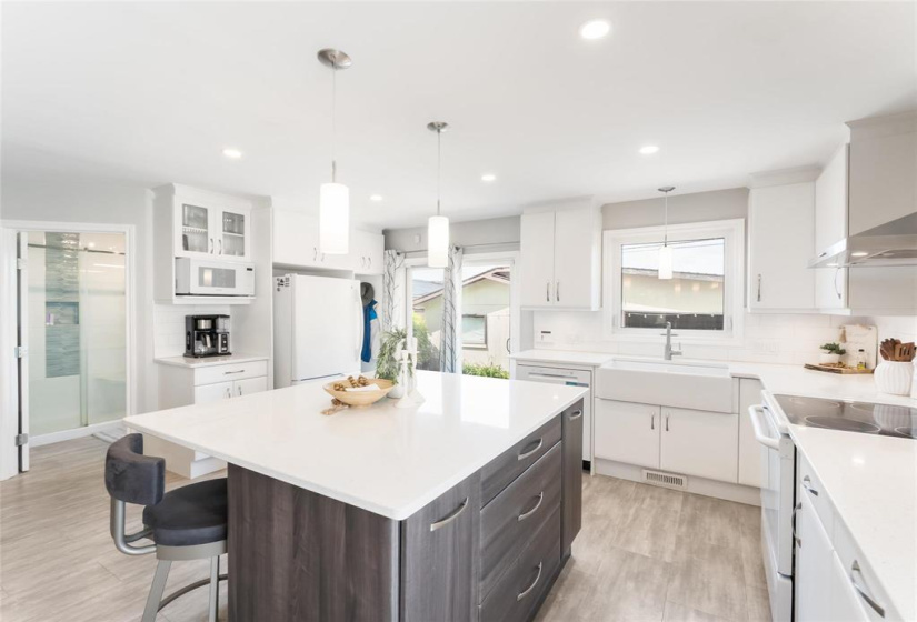 937 Dugas, 2 Bedrooms Bedrooms, 7 Rooms Rooms,2 BathroomsBathrooms,Residential,For Sale,Dugas