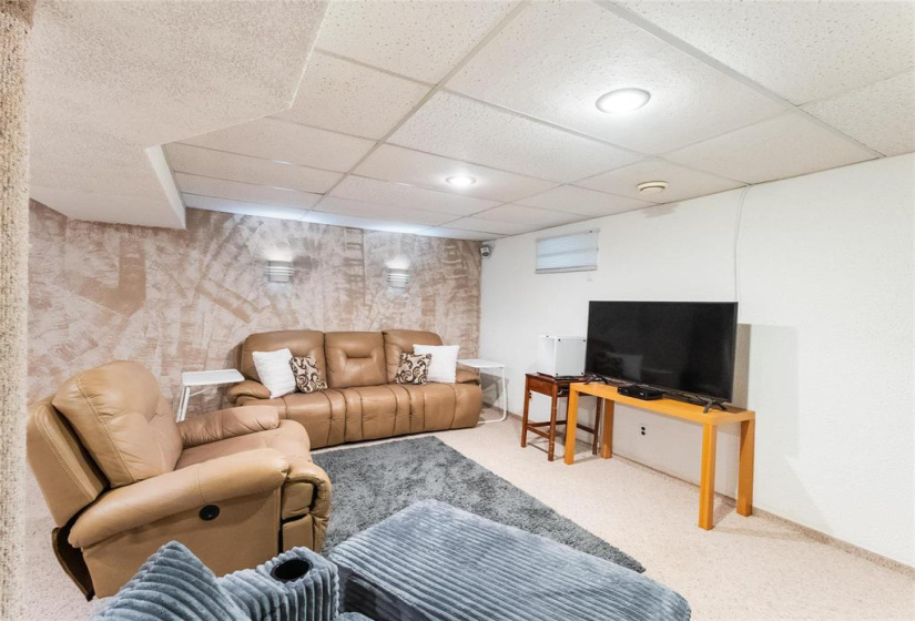 937 Dugas, 2 Bedrooms Bedrooms, 7 Rooms Rooms,2 BathroomsBathrooms,Residential,For Sale,Dugas