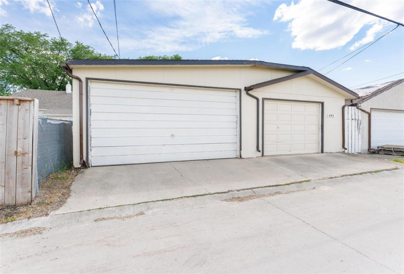 Overhead doors on both sides for privacy