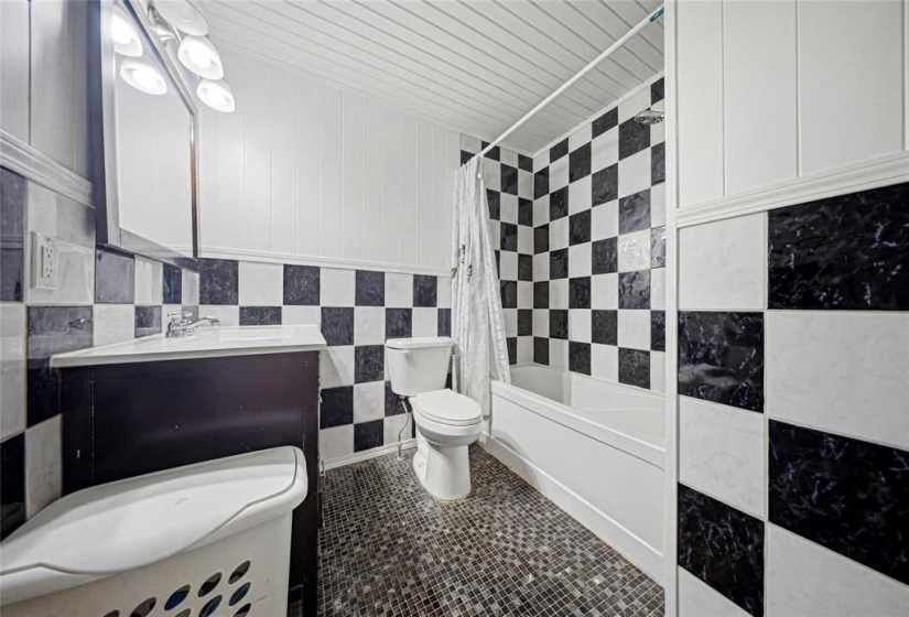 5451 Henderson, 3 Bedrooms Bedrooms, 12 Rooms Rooms,1 BathroomBathrooms,Residential,For Sale,Henderson