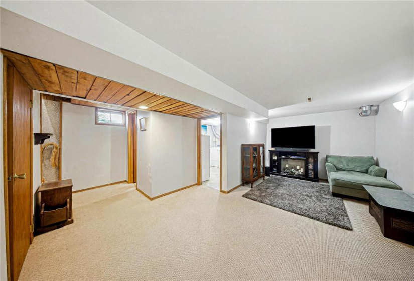 5451 Henderson, 3 Bedrooms Bedrooms, 12 Rooms Rooms,1 BathroomBathrooms,Residential,For Sale,Henderson