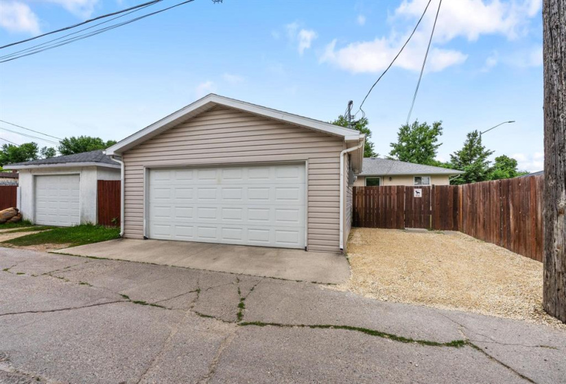 291 Smithfield, 3 Bedrooms Bedrooms, 11 Rooms Rooms,2 BathroomsBathrooms,Residential,For Sale,Smithfield