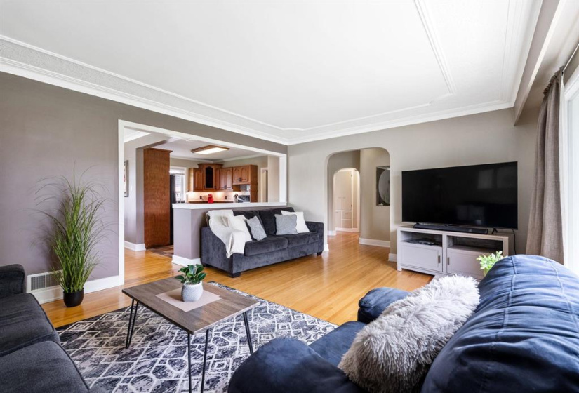 291 Smithfield, 3 Bedrooms Bedrooms, 11 Rooms Rooms,2 BathroomsBathrooms,Residential,For Sale,Smithfield