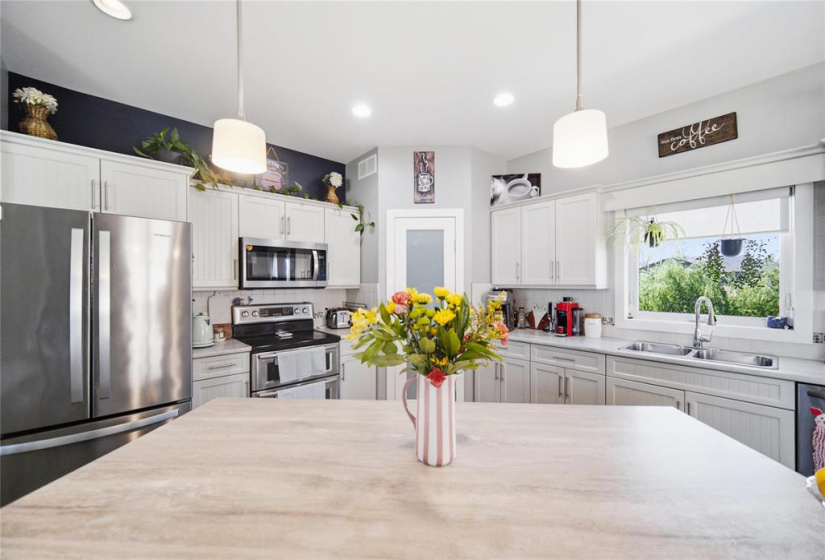 526 Heloise, 5 Bedrooms Bedrooms, 13 Rooms Rooms,3 BathroomsBathrooms,Residential,For Sale,Heloise