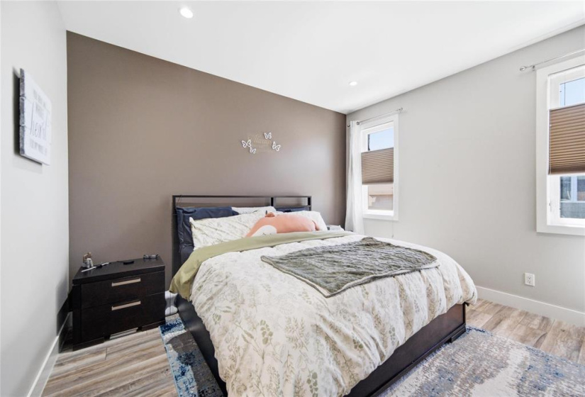 526 Heloise, 5 Bedrooms Bedrooms, 13 Rooms Rooms,3 BathroomsBathrooms,Residential,For Sale,Heloise