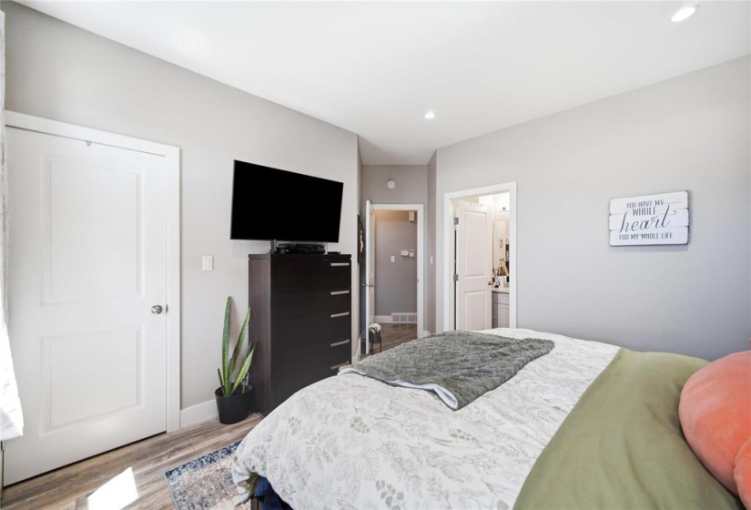 526 Heloise, 5 Bedrooms Bedrooms, 13 Rooms Rooms,3 BathroomsBathrooms,Residential,For Sale,Heloise