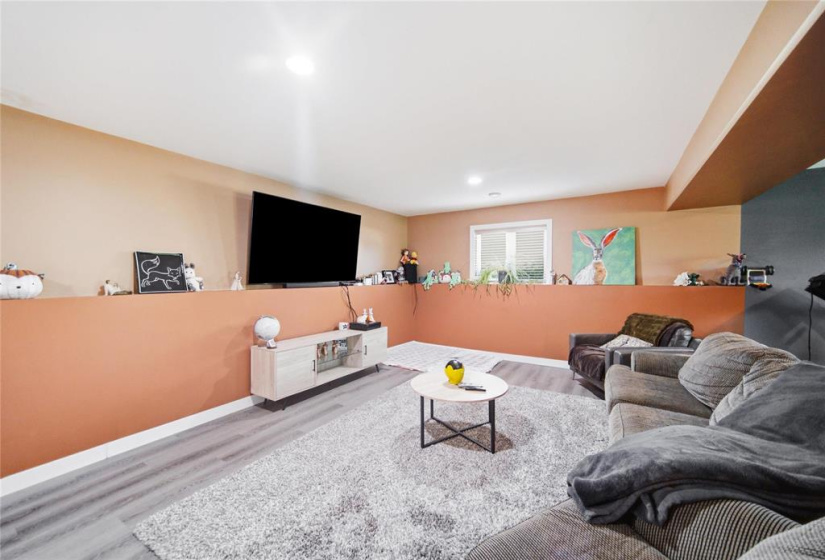 526 Heloise, 5 Bedrooms Bedrooms, 13 Rooms Rooms,3 BathroomsBathrooms,Residential,For Sale,Heloise