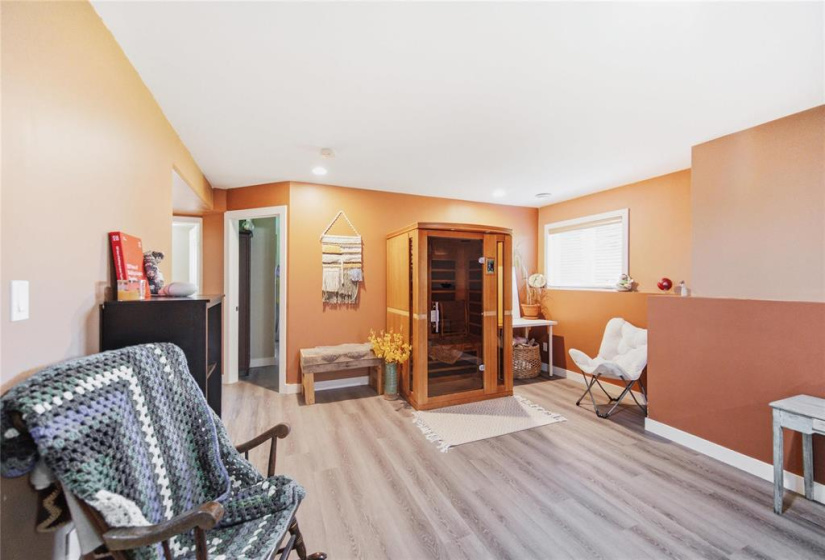 526 Heloise, 5 Bedrooms Bedrooms, 13 Rooms Rooms,3 BathroomsBathrooms,Residential,For Sale,Heloise