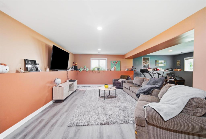 526 Heloise, 5 Bedrooms Bedrooms, 13 Rooms Rooms,3 BathroomsBathrooms,Residential,For Sale,Heloise