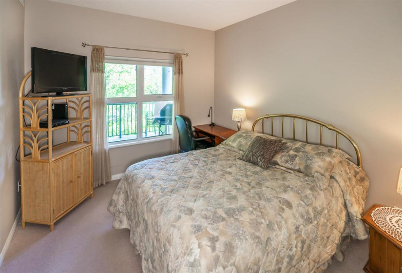 2nd bedroom