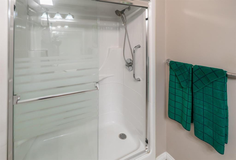 Easy walk-in shower stall