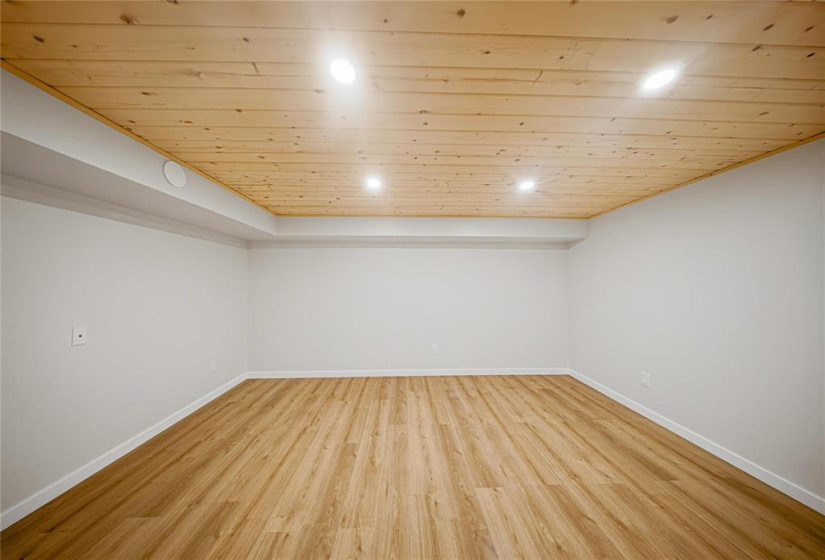 83 Blairmore Gardens, 2 Bedrooms Bedrooms, 10 Rooms Rooms,1 BathroomBathrooms,Residential,For Sale,Blairmore Gardens