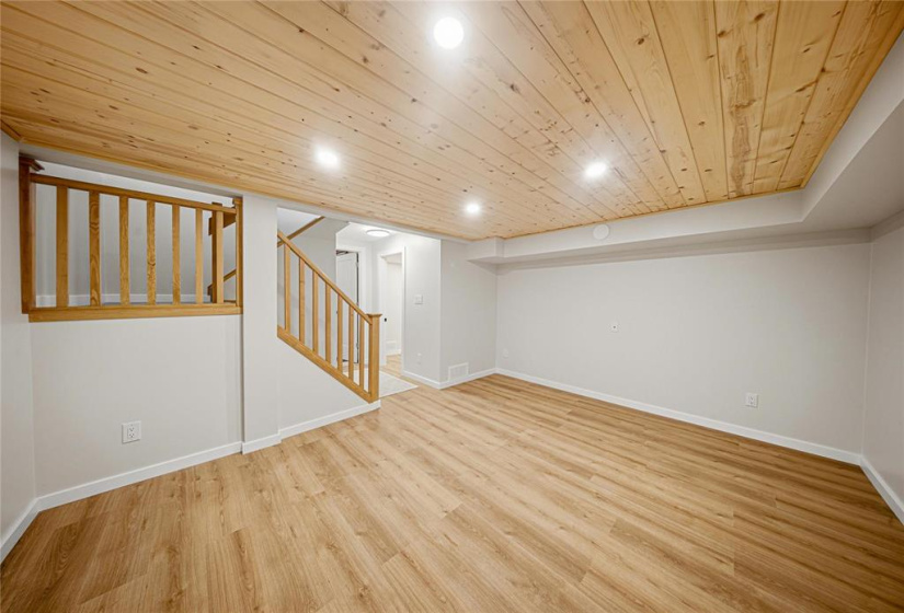 83 Blairmore Gardens, 2 Bedrooms Bedrooms, 10 Rooms Rooms,1 BathroomBathrooms,Residential,For Sale,Blairmore Gardens