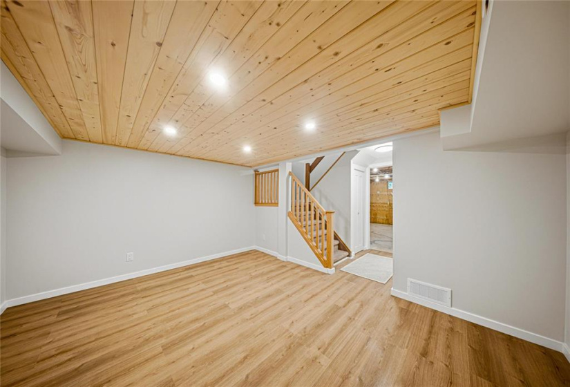 83 Blairmore Gardens, 2 Bedrooms Bedrooms, 10 Rooms Rooms,1 BathroomBathrooms,Residential,For Sale,Blairmore Gardens