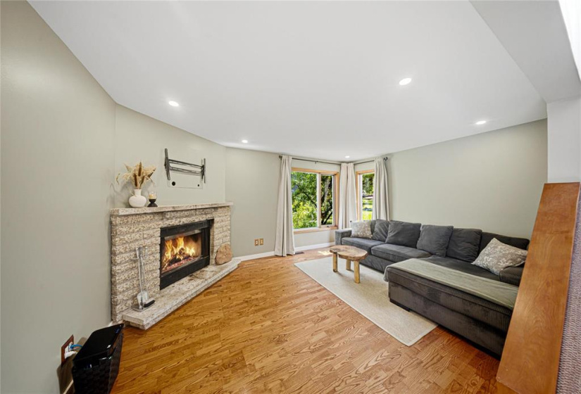 83 Blairmore Gardens, 2 Bedrooms Bedrooms, 10 Rooms Rooms,1 BathroomBathrooms,Residential,For Sale,Blairmore Gardens