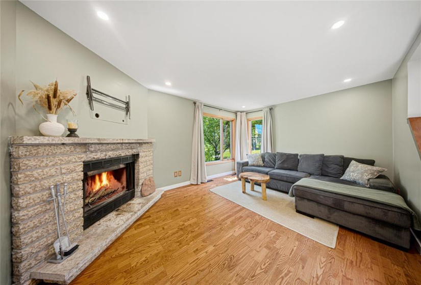 83 Blairmore Gardens, 2 Bedrooms Bedrooms, 10 Rooms Rooms,1 BathroomBathrooms,Residential,For Sale,Blairmore Gardens