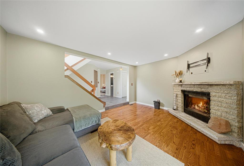 83 Blairmore Gardens, 2 Bedrooms Bedrooms, 10 Rooms Rooms,1 BathroomBathrooms,Residential,For Sale,Blairmore Gardens