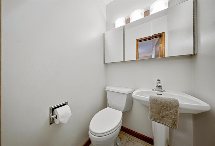 ensuite powder room
