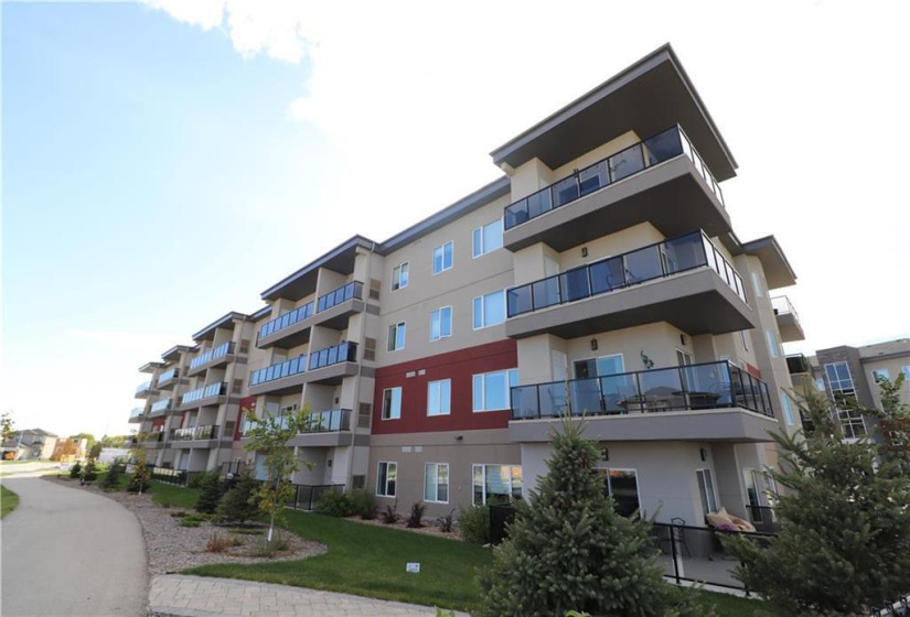 80 Philip Lee, 2 Bedrooms Bedrooms, 9 Rooms Rooms,2 BathroomsBathrooms,Condominium,For Sale,Philip Lee