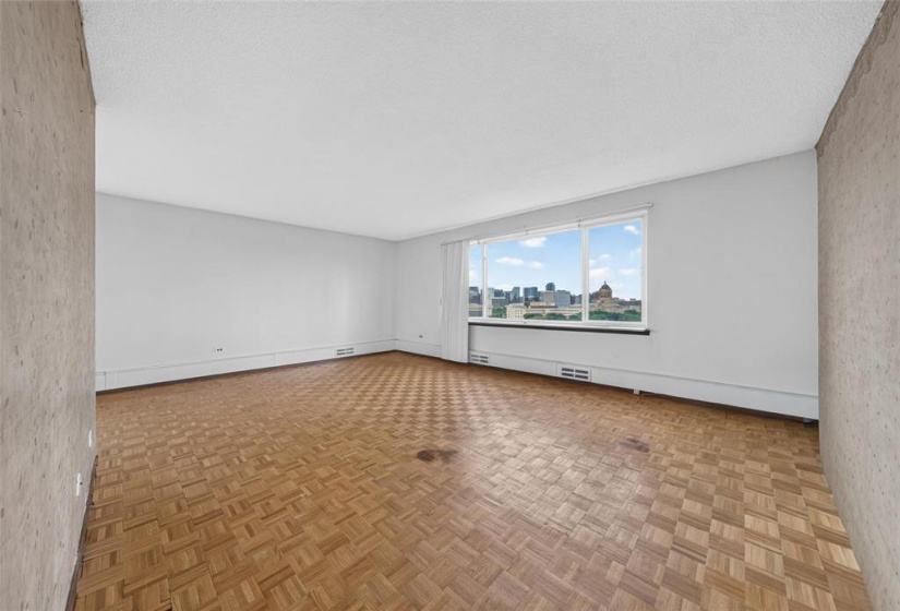 300 Roslyn, 2 Bedrooms Bedrooms, 6 Rooms Rooms,1 BathroomBathrooms,Condominium,For Sale,Roslyn