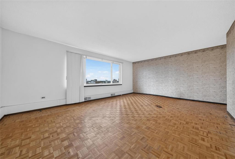 300 Roslyn, 2 Bedrooms Bedrooms, 6 Rooms Rooms,1 BathroomBathrooms,Condominium,For Sale,Roslyn